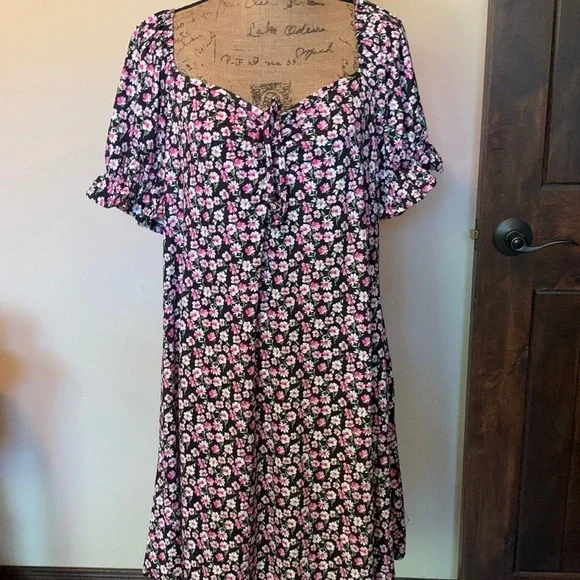 LAST ONE! Darling floral dress-New with tag! - Picture 1 of 5